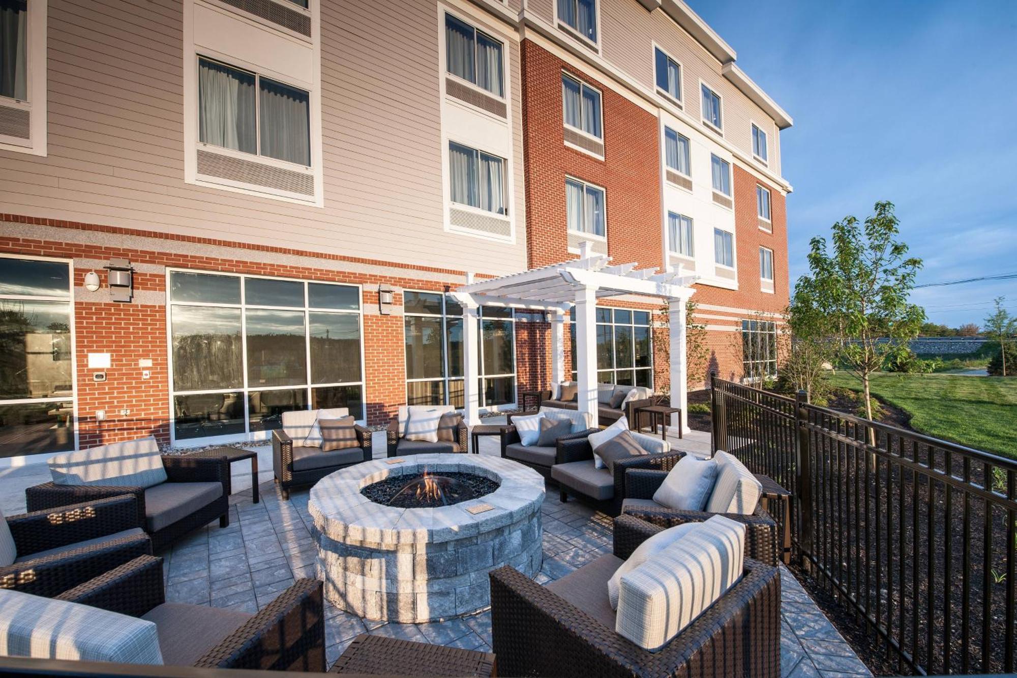 Hotel Courtyard By Marriott Boston Littleton Esterno foto